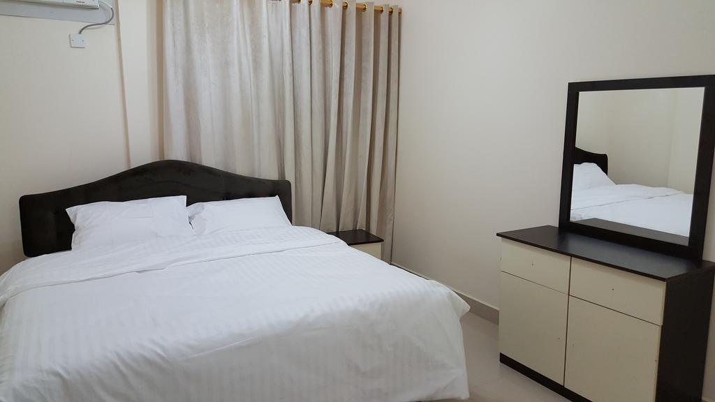 Golden Seasons Furnished Apartment Салала Экстерьер фото
