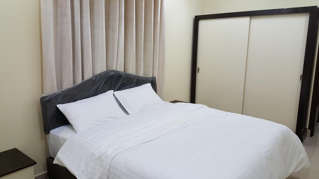 Golden Seasons Furnished Apartment Салала Экстерьер фото